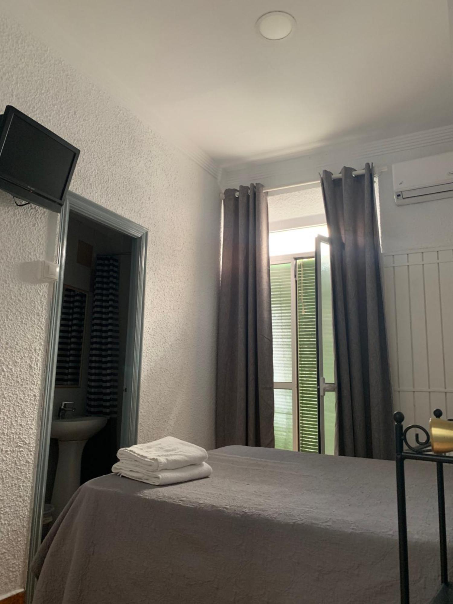 Single Room Private Bathroom