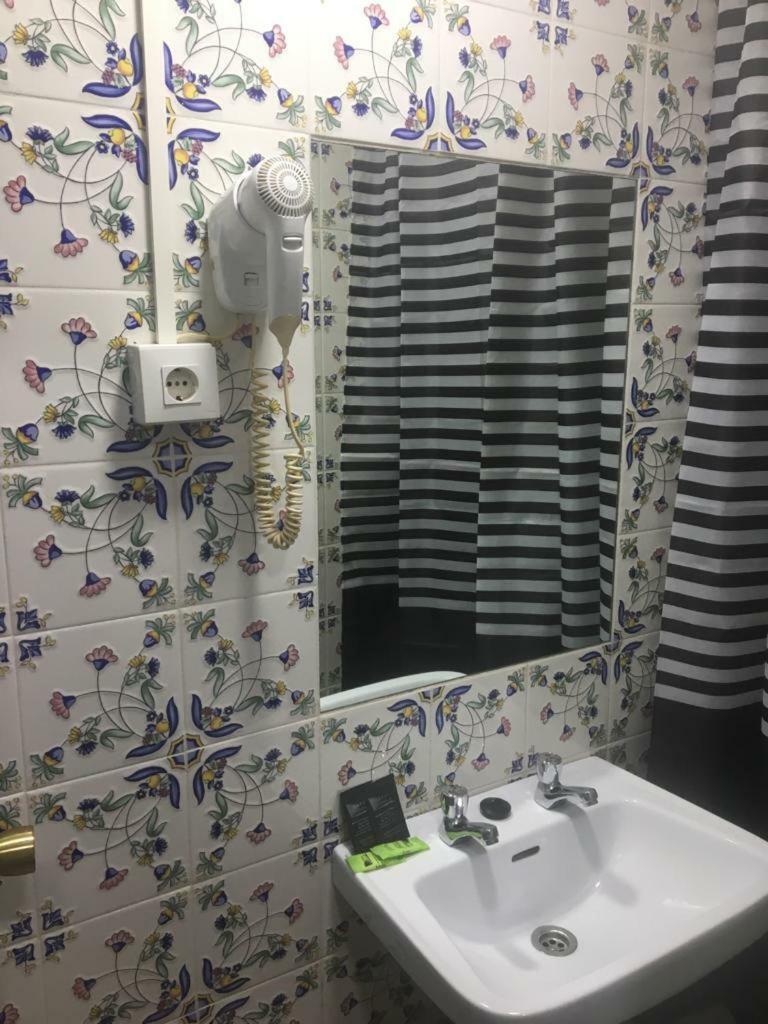 Single Room Private Bathroom,778609191:JPEG