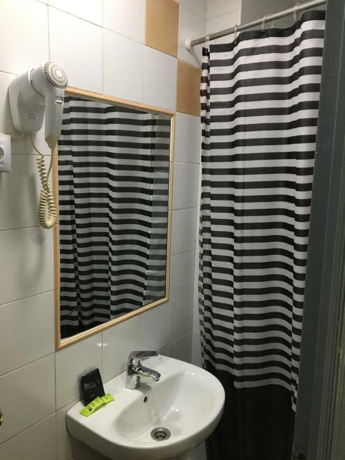 Single Room Private Bathroom